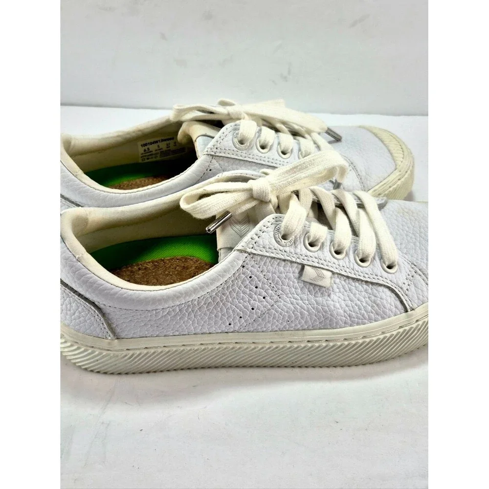 Cariuma OCA Low White Pebbled Leather Sneakers - Sustainable Comfort W6.5- M5